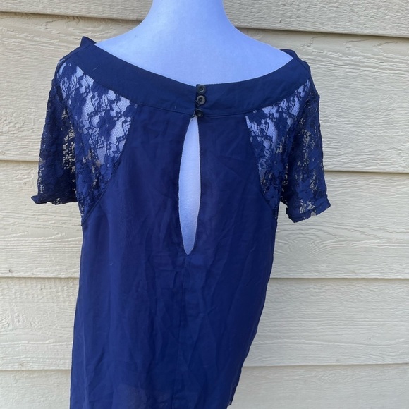 Detailed Dark Blue Lace Dress - Picture 4 of 4